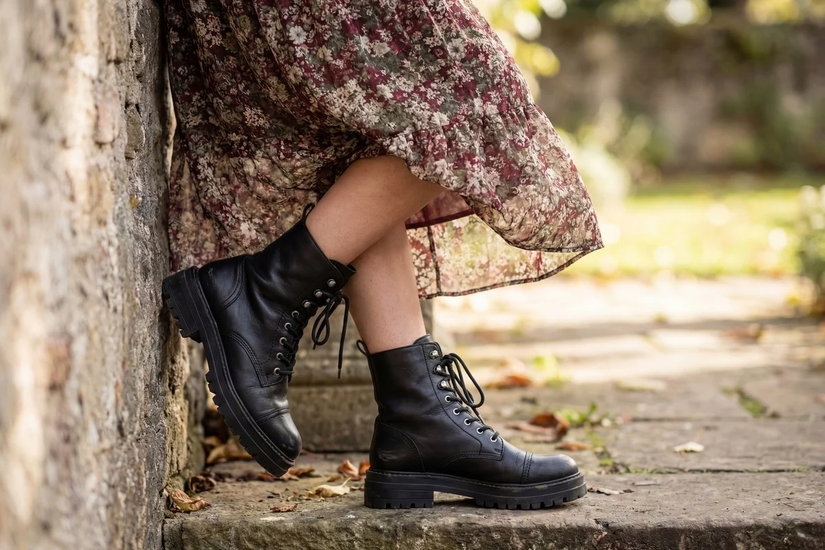 combinar zapatillas traje botas vestidos estilo